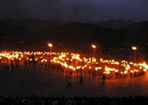    праздник факелов народности  и  в провинции юньнань